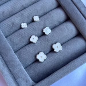 Trio de Brincos Trevo Resinado Branco