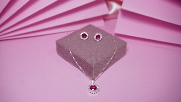 Conjunto Colar e Brinco Redondo Cravejado Rosa
